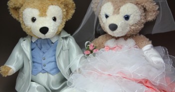 大きなピンクリボンがついたドレス、ダッフィー&シェリーメイ