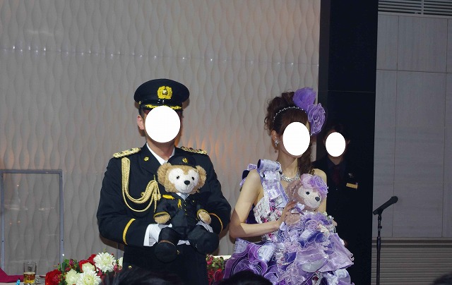 警察官儀礼服とカラードレスのウェルカムドール、ダッフィー、結婚式 